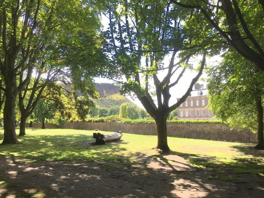 Holyrood Park: Lush & Arty 2 Double Bed Flat Apartment Edinburgh Exterior photo