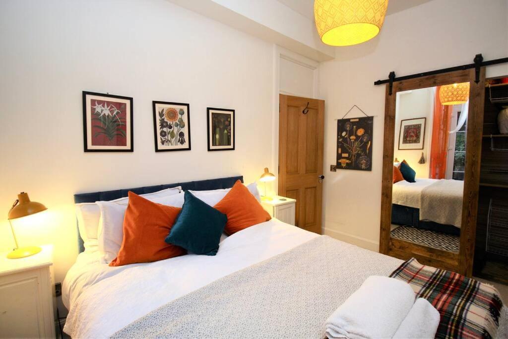 Holyrood Park: Lush & Arty 2 Double Bed Flat Apartment Edinburgh Exterior photo