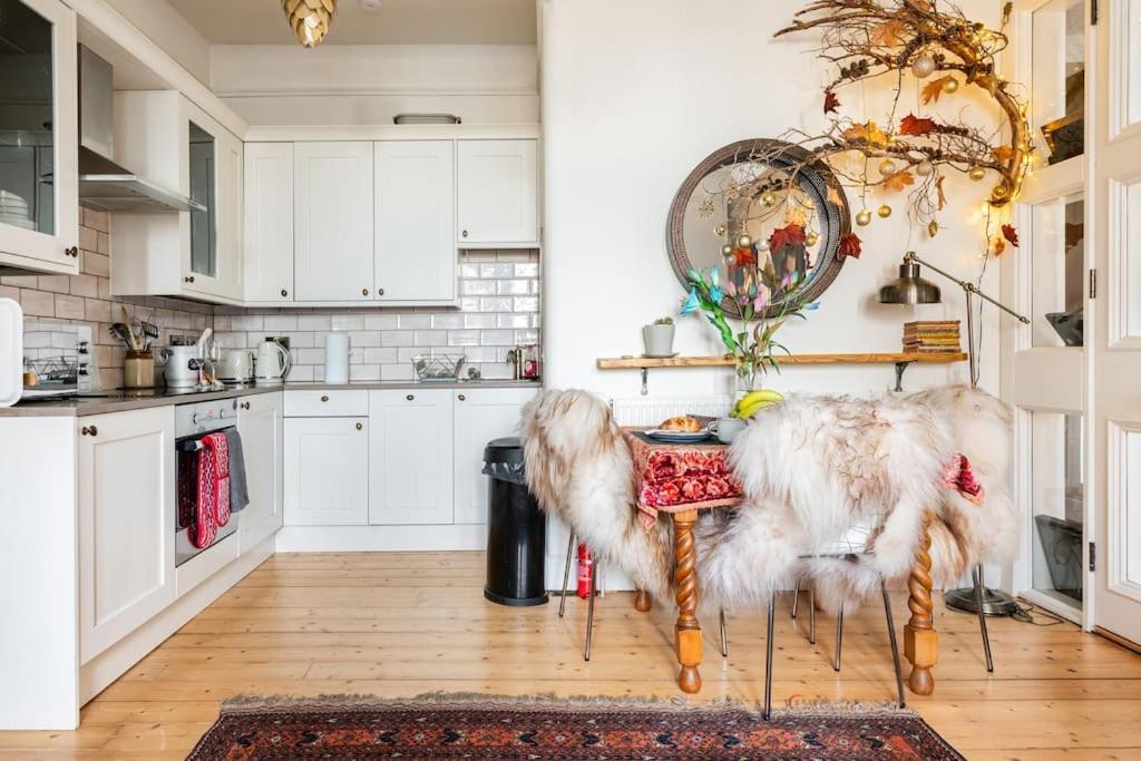 Holyrood Park: Lush & Arty 2 Double Bed Flat Apartment Edinburgh Exterior photo